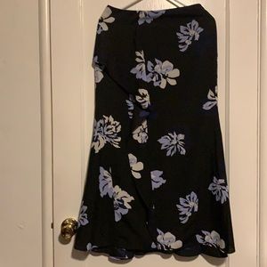 Beautiful skirt, size 0p, new with tags.